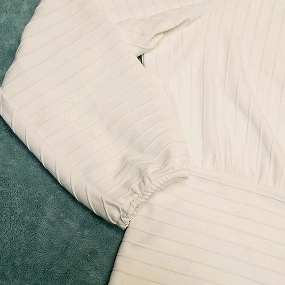 Cream Longsleeve Pull Over Top - Picture 3 of 6